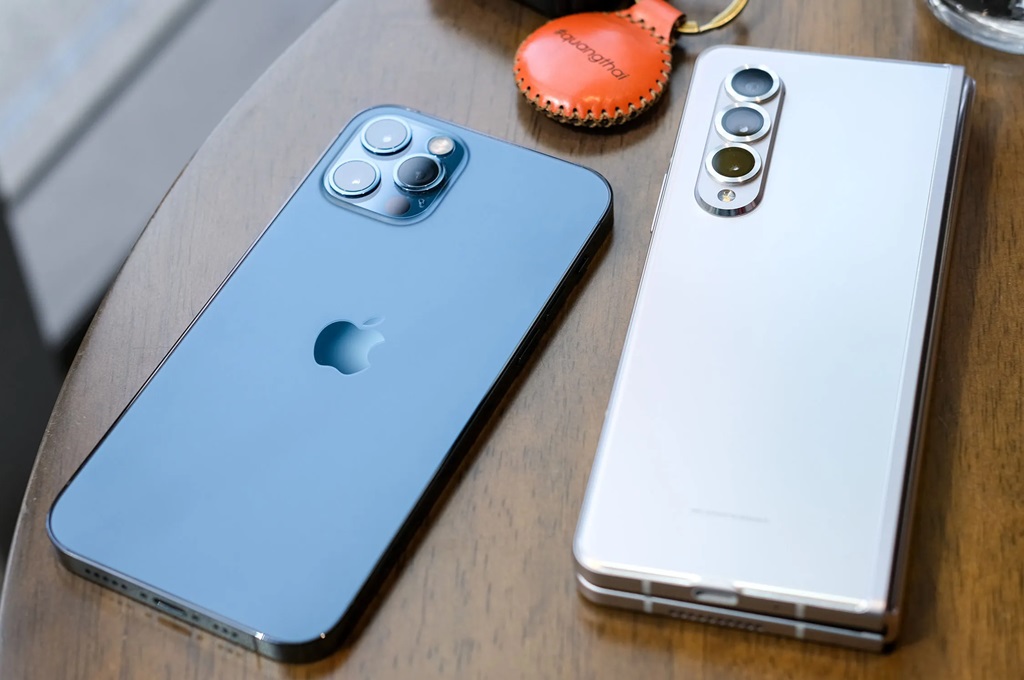 Laporan terbaru Counterpoint Research menyebut meski mengalami penurunan penjualan, Apple masih mendominasi pasar ponsel premium.