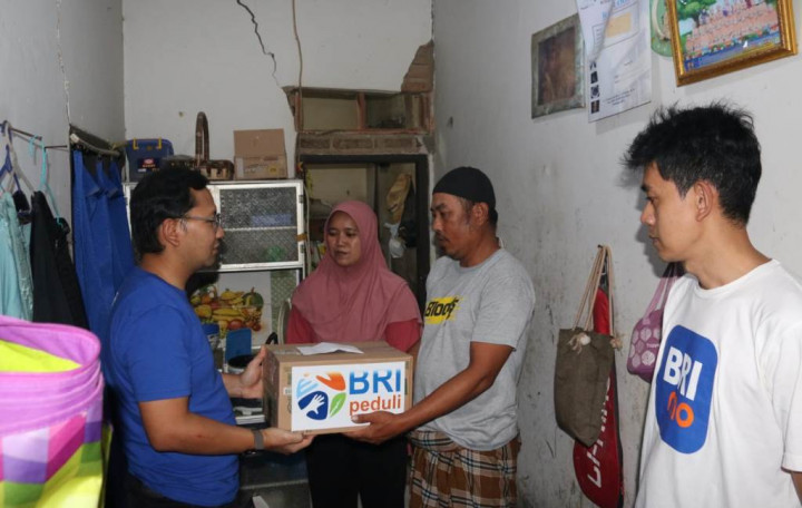 Gerak Cepat Tanggap Bencana Gempa Sumedang, BRI Salurkan Bantuan Bagi Korban Terdampak