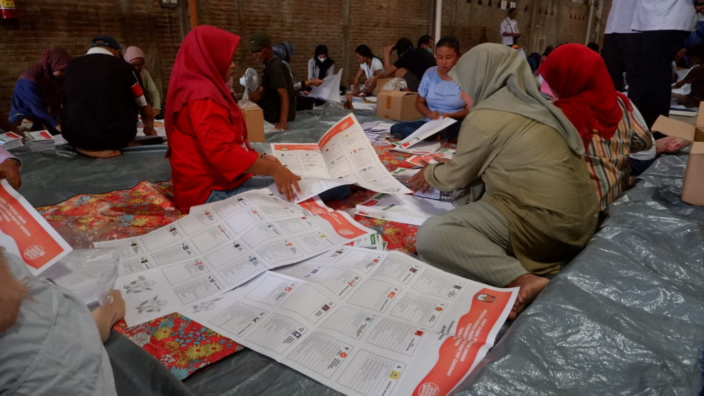 KPU Jepara Mulai Lipat dan Sortir Surat Suara