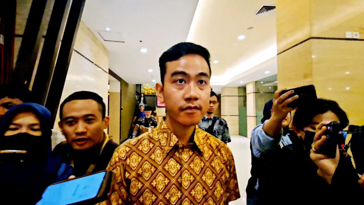 Gibran Siap Terima Sanksi terkait Bagi-bagi Susu