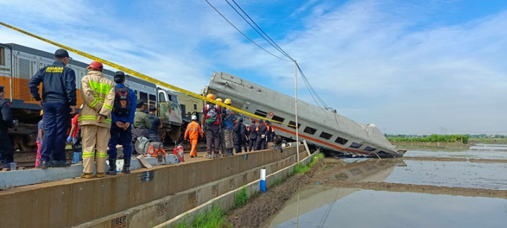 Kecelakaan Kereta Api Turangga, Perjalanan KA Cikuray dan Serayu Terhambat