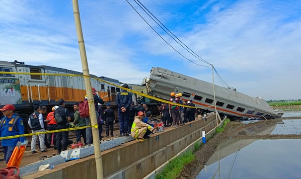 Satu Petugas Sekuriti KAI Korban Kecelakaan Kereta Masih Dievakuasi