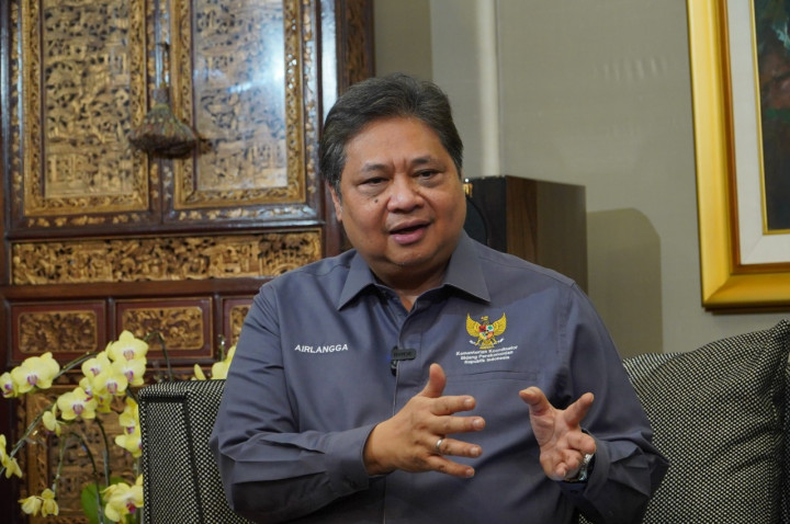 Dapat Bansos Beras, Airlangga Minta Masyarakat Belanja Bahan Pokok Lain