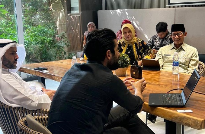 Menparekraf Sandiaga Salahuddin Uno bertemu dengan Chairman Ayana Holding, Abdullah Lahej. Dok. Kemenparekraf
