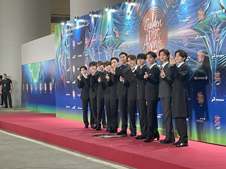 SEVENTEEN Bawa Pulang Daesang Album of The Year GDA 2024