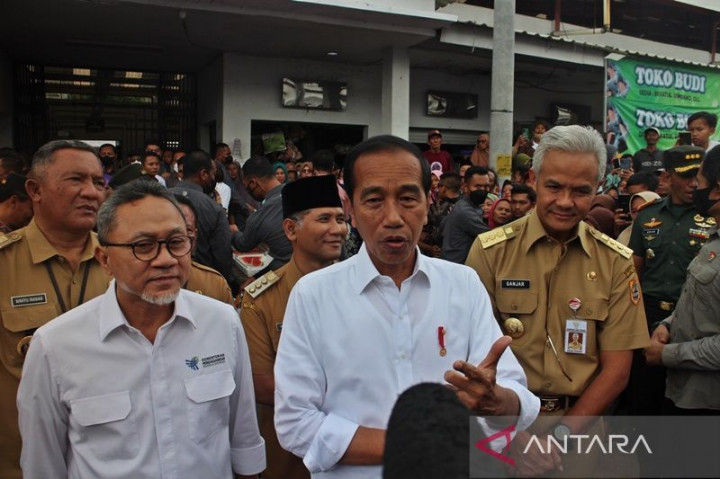 Jokowi Makan Siang Bareng Zulhas, Ini yang Dibahas