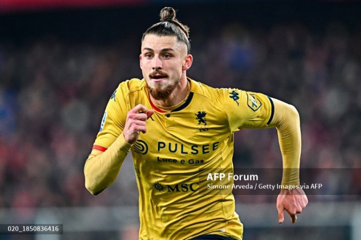 Napoli dan Spurs Rebutan Bek Genoa