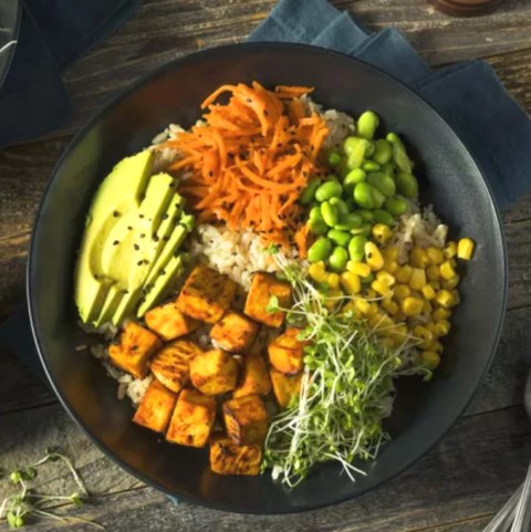 Menu kali ini kamu bisa makan rice bowl tanpa rasa berdosa pas lagi diet. (Foto: Dok. Endeus TV)