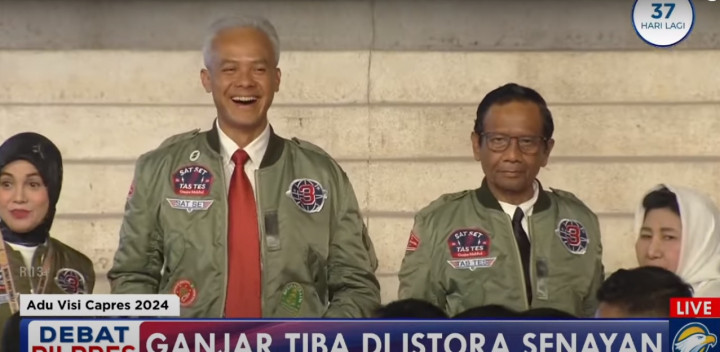 Debat Capres 2024, Ganjar-Mahfud Kompak Pakai Outfit Jaket Bomber Ala Top Gun
