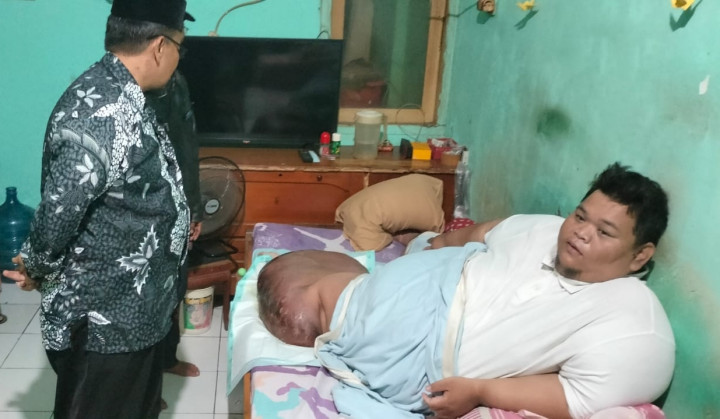Pria Berbobot 200 Kg di Tangerang Ditangani Sejumlah Dokter Spesialis