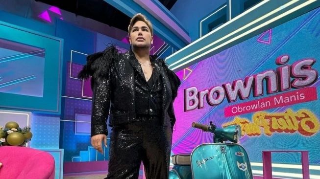 Tak Terima Ditegur KPI karena Tampil seperti Perempuan, Ivan Gunawan Pilih Mundur