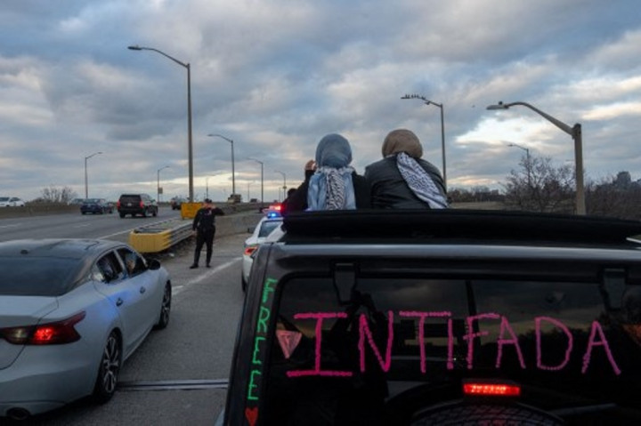 300 Orang Lebih Ditangkap dalam Protes pro-Palestina di Jembatan New York