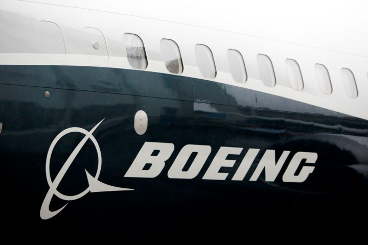 Saham Boeing Anjlok Imbas Insiden Jendela Pesawat Copot saat Terbang