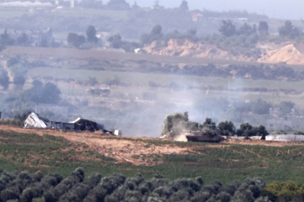 Tank Israel terlihat di sekitar Jalur Gaza. (AFP)