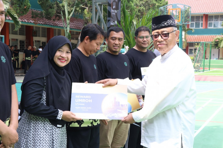 HUT ke-50 Madrasah Pembangunan Hadiahkan Logam Mulia dan Umroh untuk Guru hingga Karyawan, Dorong Prestasi dan Dedikasi