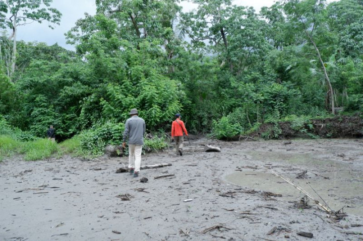 Warga Sekitar Lereng Gunung Lewotobi Diminta Waspada Dampak Erupsi