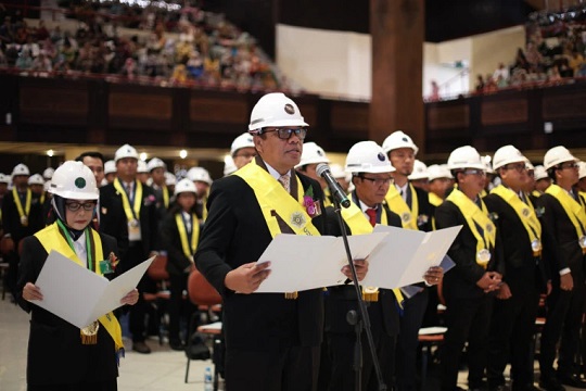 UGM Lantik 569 Insinyur Baru, Kontribusinya untuk Bangsa Ditunggu