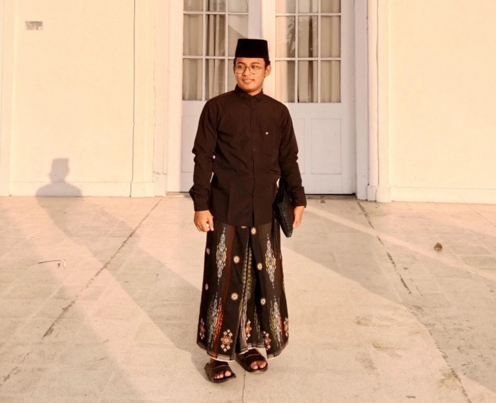 Menghafal Alquran Sejak SD, Alumnus Unair Ini Terpilih Jadi Imam Masjid di UEA