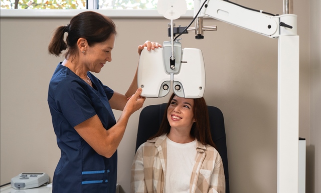 Beda Mata Minus dengan Katarak