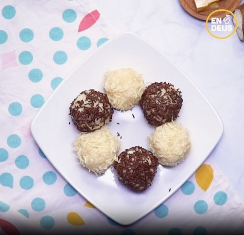 Singkong yang 'kawin' dengan keju dan balurkan ke cokelat meses. Mantul! (Foto: Dok. Endeus TV)