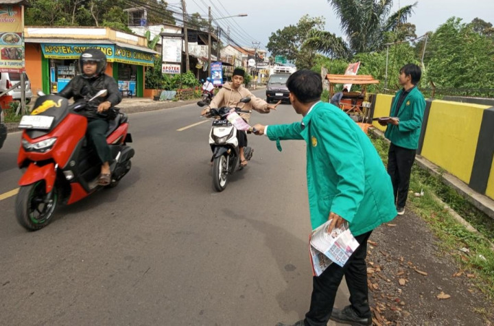 Gabungan Mahasiswa di Banten Bagikan Selebaran, Isinya Kritik Politik Dinasti dan Pelanggar HAM