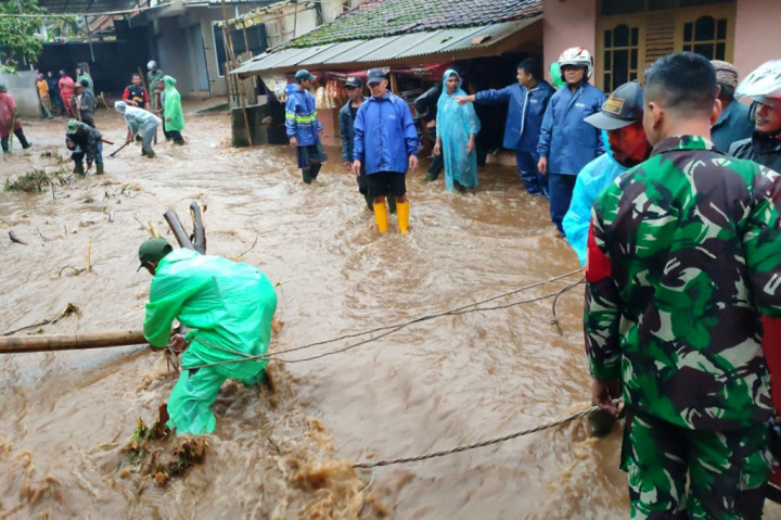 Hujan Deras Picu Banjir Bandang di Lembang