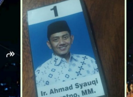 Guru SD di Gunungkidul Bagikan Stiker Bergambar Caleg ke Siswa