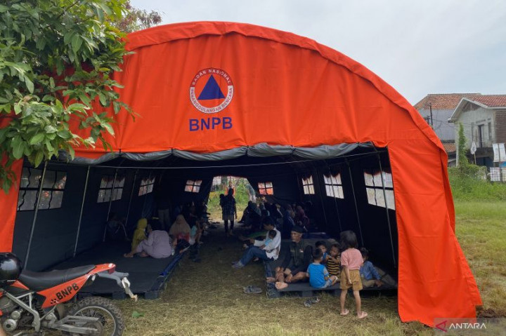 132 Keluarga di Dayeuhkolot Bandung Bertahan di Pengungsian Akibat Banjir