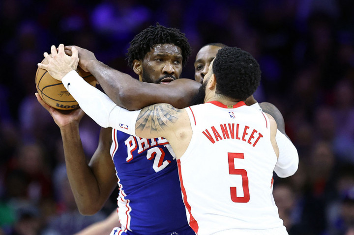 Embiid Cetak 41 Poin, Sixers Tundukkan Rockets 124-115