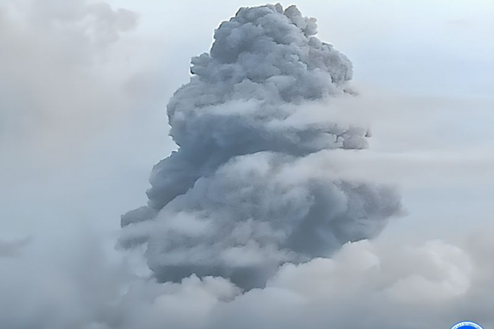 Gunung Dukono Erupsi Lontarkan Abu Vulkanik Setinggi 1.700 Meter