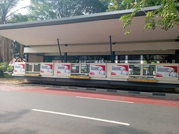 Banyak Dikritik, Stiker Heru Budi di Halte TransJakarta Tak akan Diganti