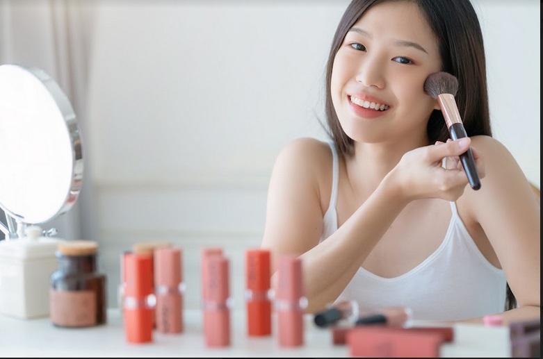 Sebagian besar perempuan Indonesia mengakui jika mereka memakai simple make up dalam kegiatan sehari-hari. Dok. Ist