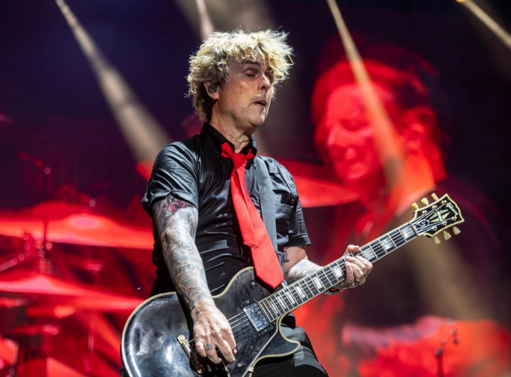 Penyebab Vokalis Green Day Kecanduan Alkohol