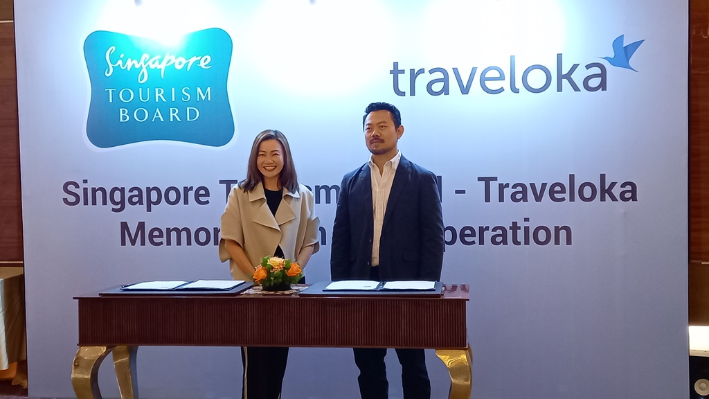 Terrence Voon, Executive Director, Southeast Asia, STB dan Caesar Indra, Presiden Traveloka. Dok. Aulia/Medcom