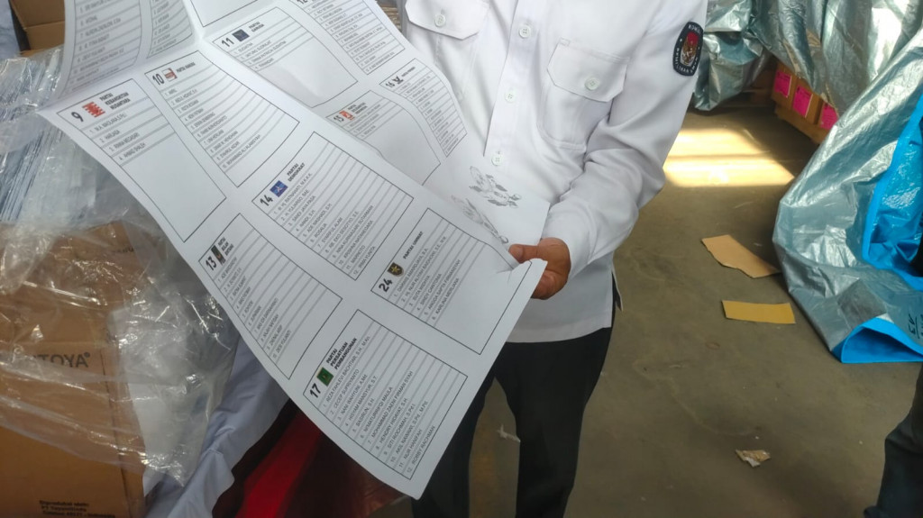Bawaslu Kabupaten Kuningan Temukan 7.148 Lembar Surat Suara Rusak
