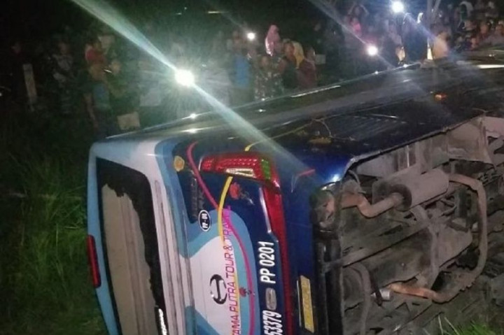 Bus Rombongan SMA Sidoarjo Kecelakaan di Tol Ngawi, 1 Meninggal