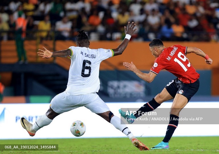 Mustafa Mohammed (kanan) mencetak gol untuk Mesir kontra Ghana di Grup B Piala Afrika 2023 Pantai Gading-Foto AFP