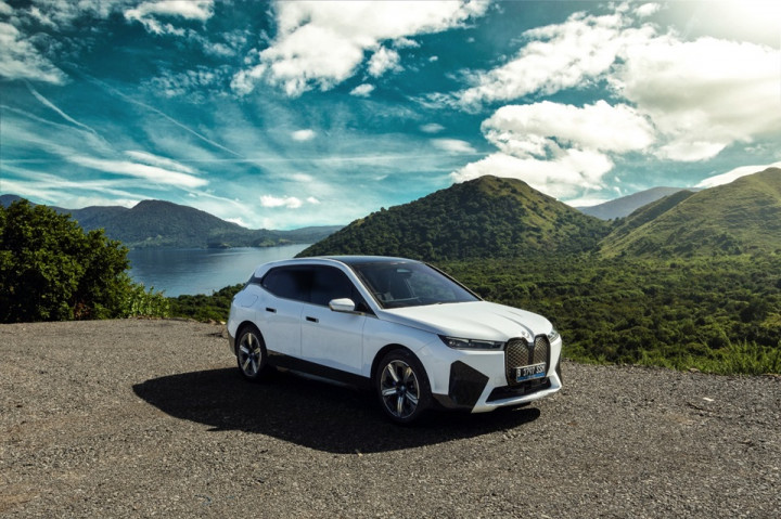 Mobil Mewah Laris Manis di Indonesia