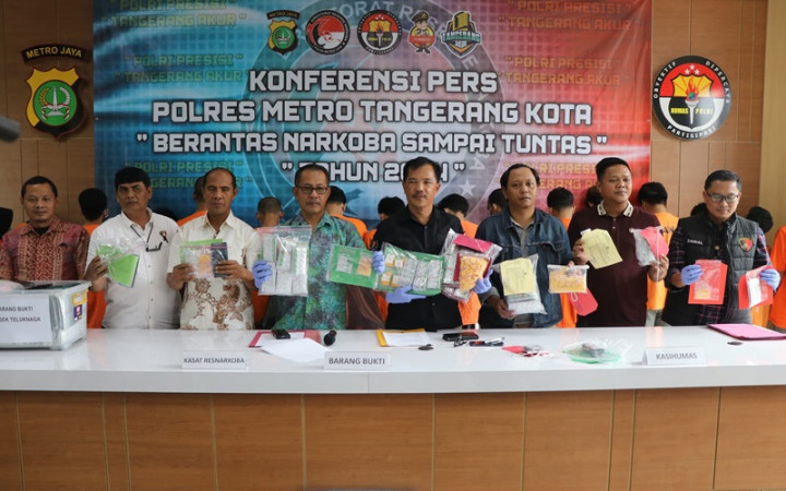 Polisi Sita 30.257 Butir Obat Terlarang dari Toko Sembako