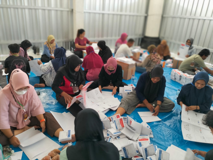 KPU Kulon Progo Tuntaskan Sortir Lipat Surat Suara