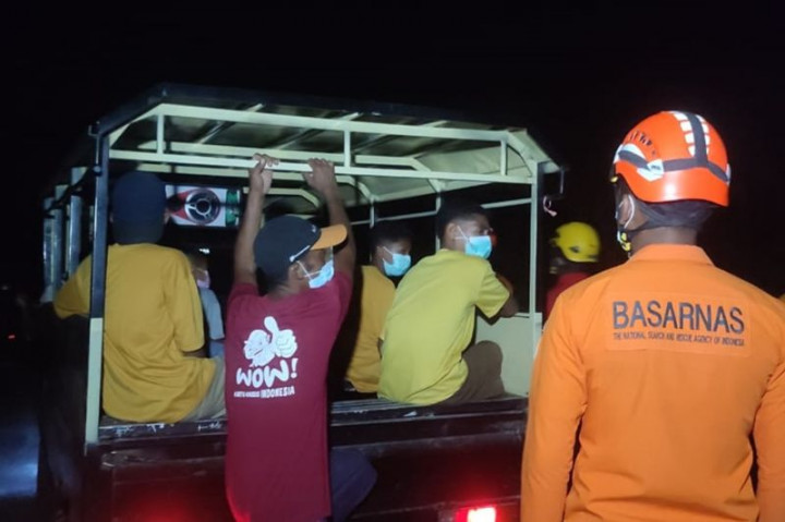 Tim SAR Awasi 6 Km Zona Bahaya Erupsi Gunung Lewotobi