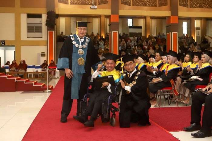 Cerita 2 Wisudawan Difabel UB, Lanjut S2 Hingga Diterima di Instansi