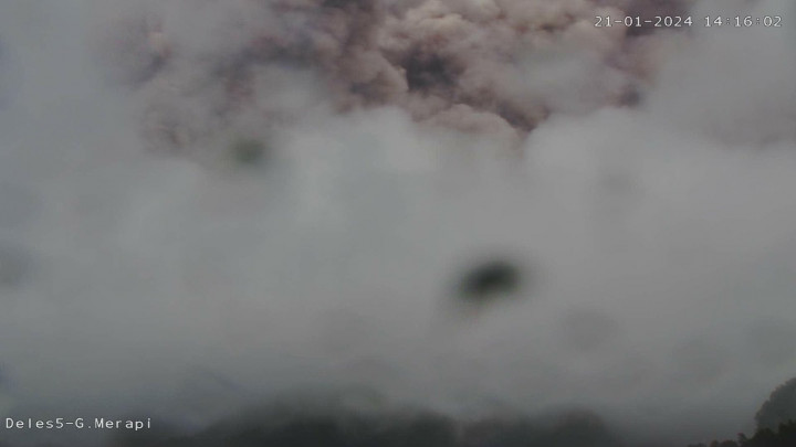 Merapi Erupsi, Luncurkan Awan Panas 2 Km