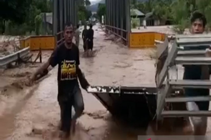 Korban Banjir di Tojo Una-una Butuh Bantuan Logistik
