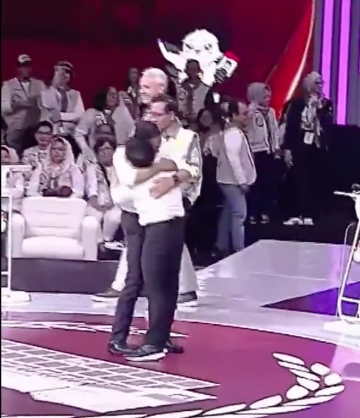 Anies Unggah Momen Pelukan dengan Cak Imin, Netizen: Tulus, Bukan Pelukan Politik
