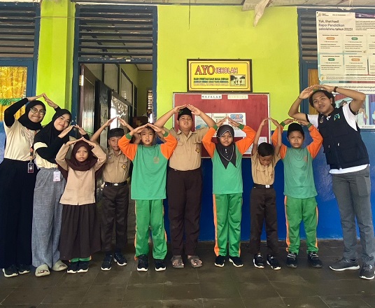 Gerakan UI Mengajar Ajarkan Otoritas Tubuh pada Siswa SDN 26 Tegineneng Lampung