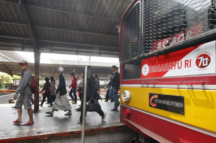 Canggih! Produk UMKM Dijajakan di Stasiun Kereta Api Pakai <i>Vending Machine</i>