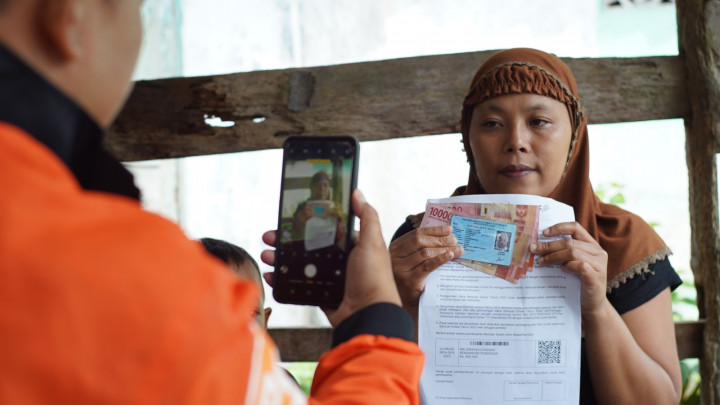 BLT El Nino Tuntas 2023, KPM Puas dengan Penyaluran <i>Door to Door</i> Pos Indonesia