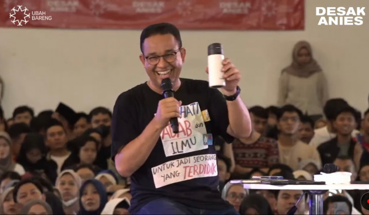 Gibran Tuding Muhaimin Pakai Botol Plastik, Anies: Terima Bisikannya Salah
