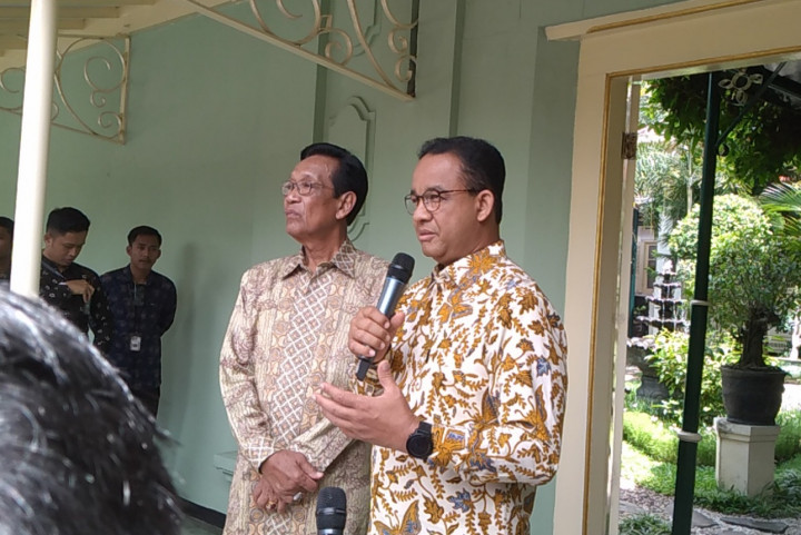 Bertemu Sri Sultan, Anies: <i>Matur</i> Doa Restu